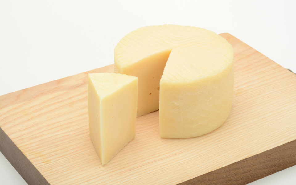 Sabia que o queijo pode ser um aliado da saúde bucal?