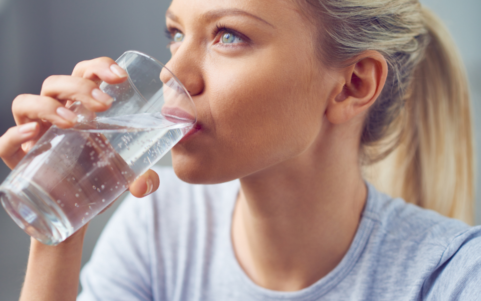 A importância da hidratação para a saúde bucal e cerebral