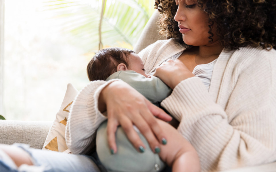Crise na Amamentação aos 3 Meses: Entendendo a Capacidade Gástrica do Bebê