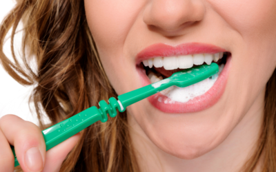 Por que Você Pode Sentir Sede Após Escovar os Dentes?